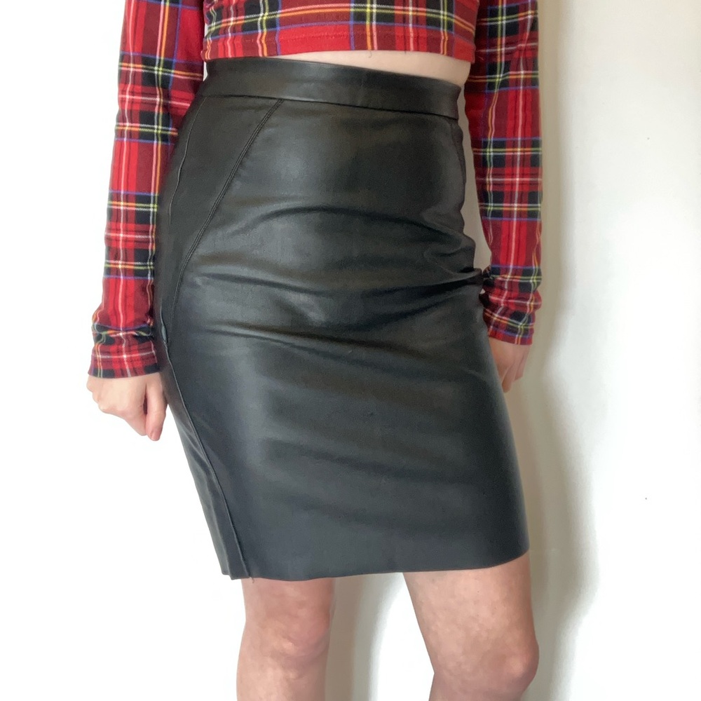 Vero Moda Classic Black Pencil Skirt in faux leather
